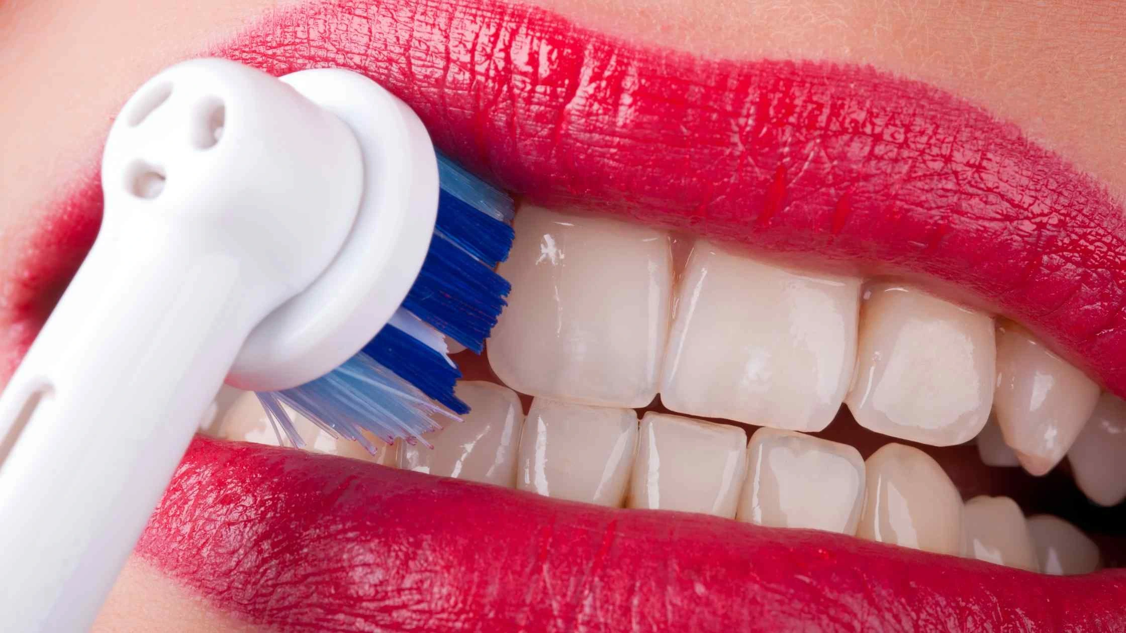 Sikat gigi elektrik direkomendasikan dokter gigi BSD untuk bantu mengurangi plak dan karang gigi