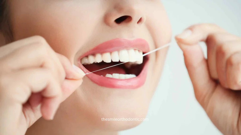 Flossing gigi adalah proses sederhana yang dapat membantu mencegah berbagai masalah kesehatan mulut, seperti gigi berlubang dan penyakit gusi.